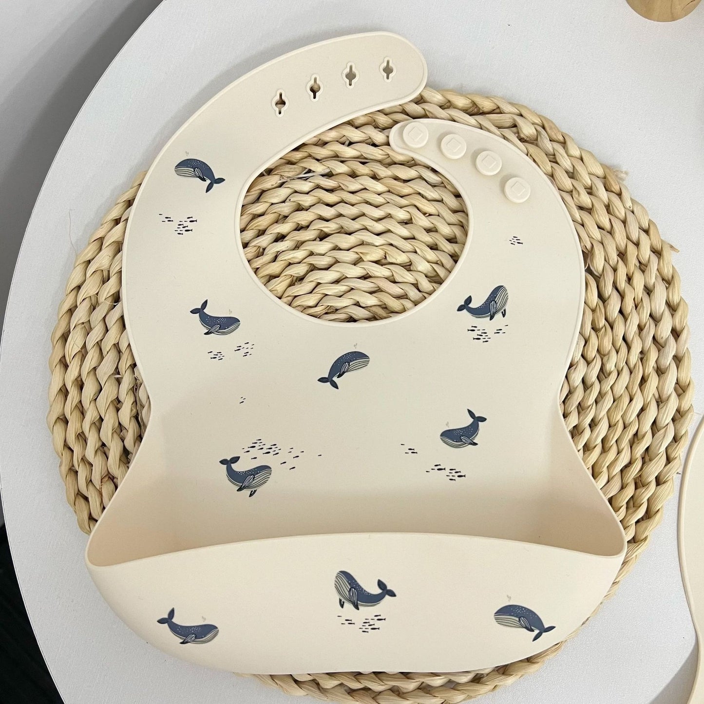 Baby Silicone Feeding Bib with Food Catcher Pocket – Mess-Free & Waterproof Design
